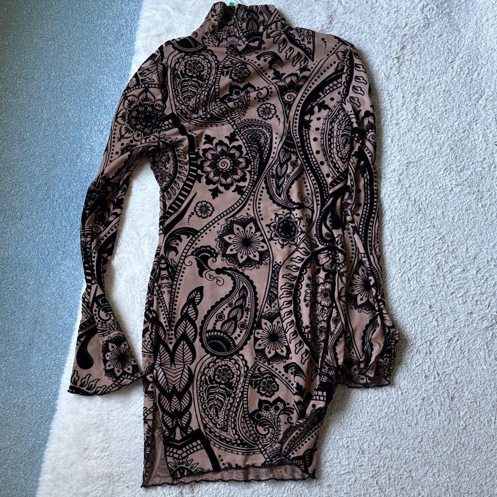 SHEIN Black Paisley Print Long Sleeve Mini Dress on Taupe